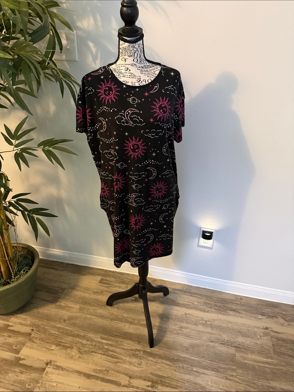 Black & Magenta Sun Print Nightshirt